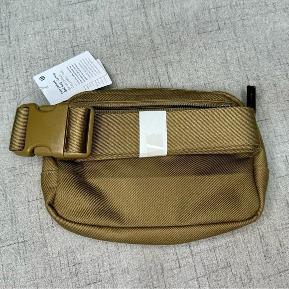 Lululemon Everywhere Belt Bag Crossbody Bag Canvas Artifact Brown NWT - Picture 7 of 7
